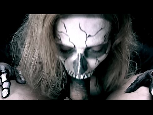 ❤️ Demonflicka suger kuk med sin svarta mun och sväljer sperma. Fuckingvideo at us ❤